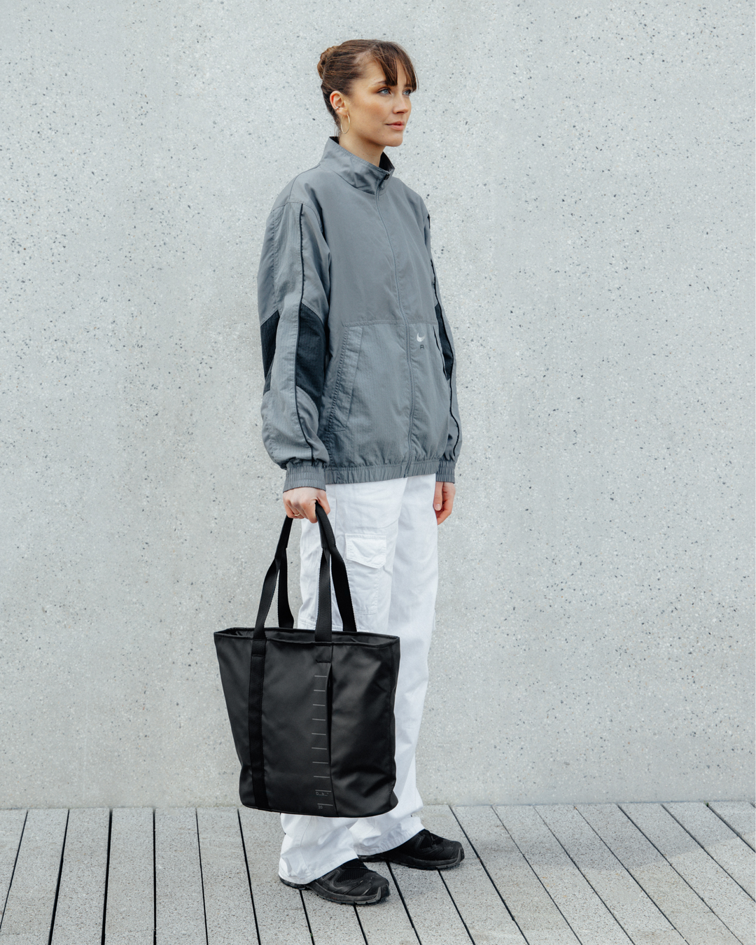 Essential Tote 20L Black Out-7.png