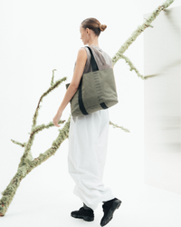 Essential Tote 16L Forest Green_2.png