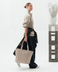 Essential Tote 20L Fogbow Beige_SS25.png