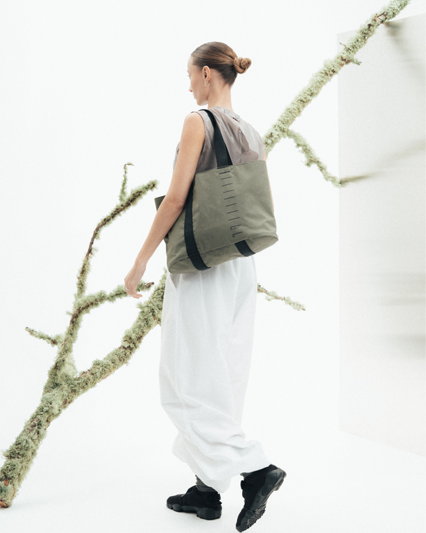 Essential Tote 16L Forest Green