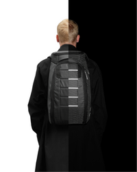 Hugger Backpack 25L Reflective Black-9.png