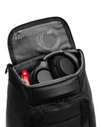 Hugger Backpack 30L Black Out