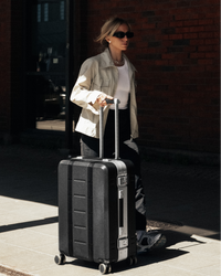 Ramverk Pro Check in luggage medium silver-6.png