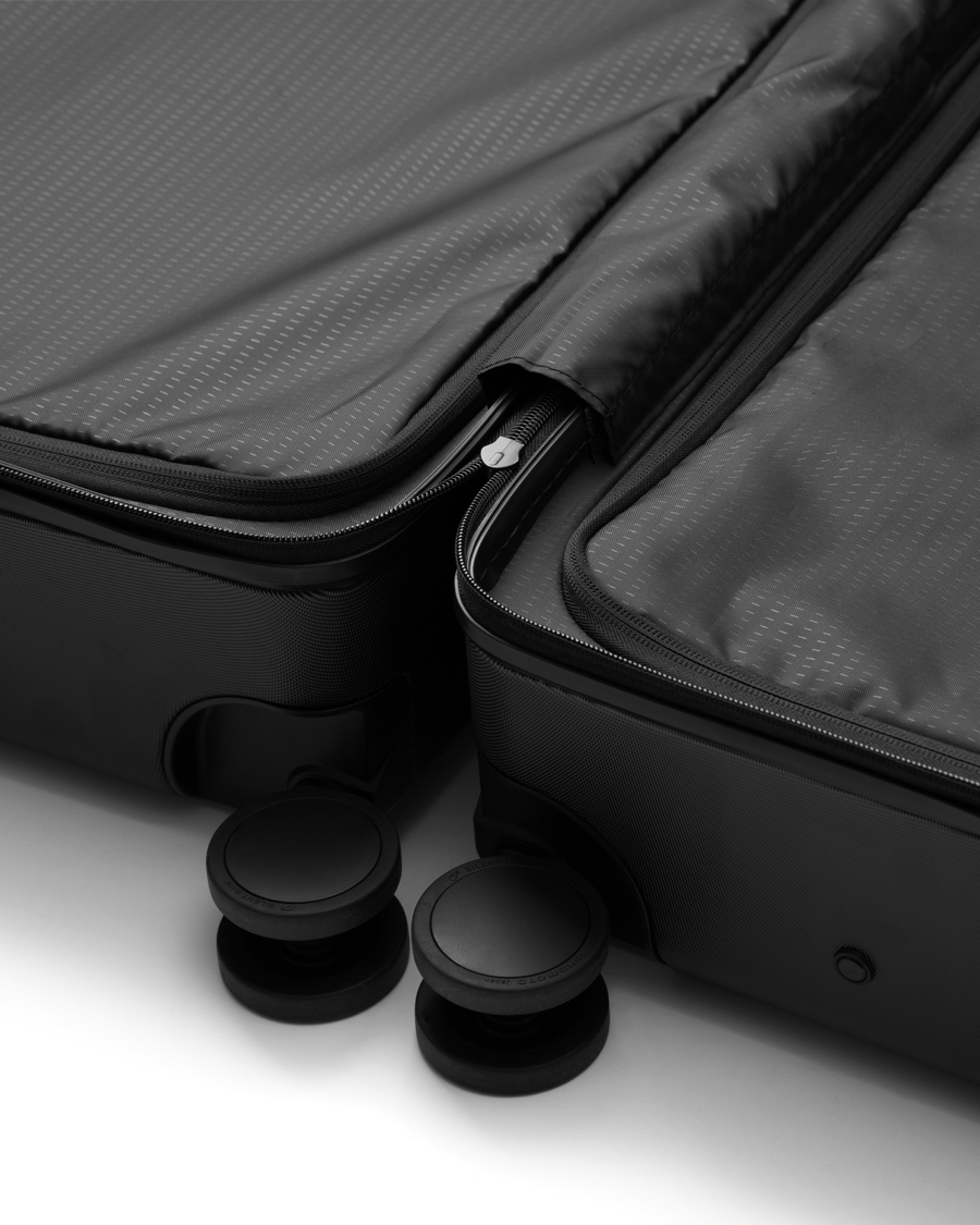 Ramverk Front-access Carry-on Black Out