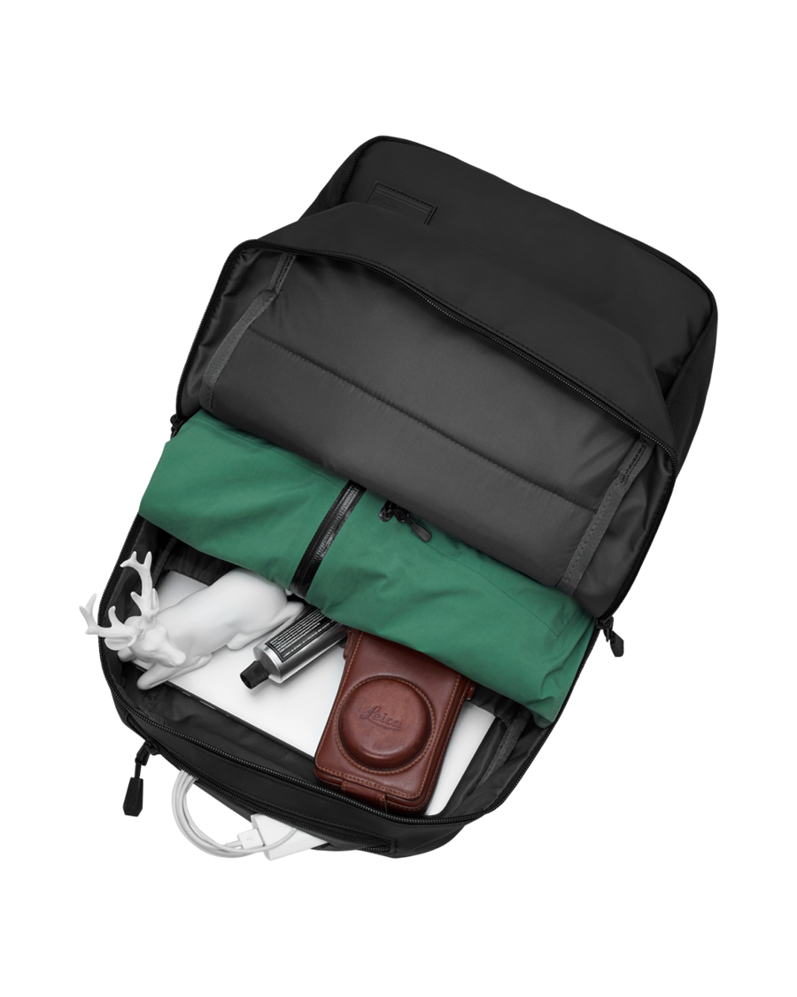 TheVarldsvan17LBackpack-15_40fd95e3-7f6b-4441-b102-d0b8f2958d1f.png